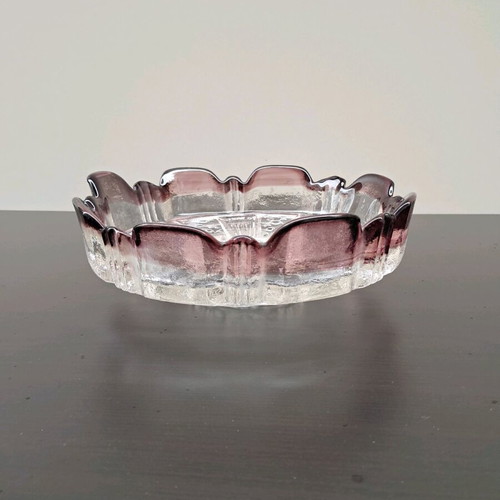 Glass fruit bowl with two-tone design like new