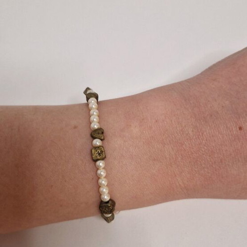 Bracelet old and unused with metal elements