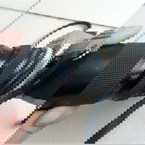 Αναλογική φωτογραφική μηχανή Canon AV-1 μεταχειρισμένη με φακό