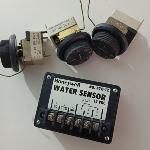 Three-contact thermostats and water sensor used, set of 3+1