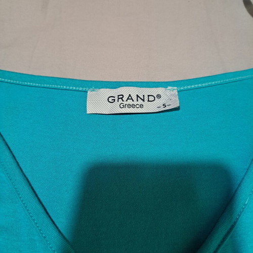 Blouse with V-neck and ruffle design, like new, turquoise