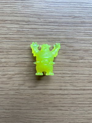 Φιγούρα Monsters in My Pocket μεταχειρισμένη, από λάστιχο εξωγήινος