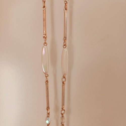 Long necklace like new, gold and white
