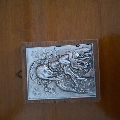 Religious icons used, including saints and Panagia images