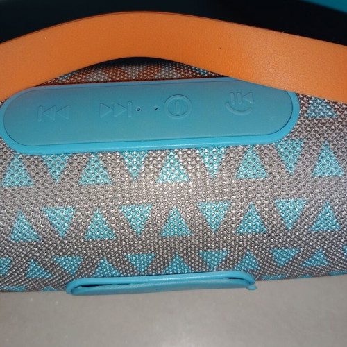 Celebrat SP-6 Portable Speaker like new