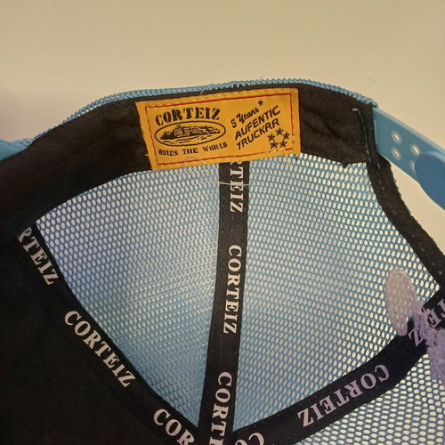 Corteiz hat turquoise, like new, modern and comfortable