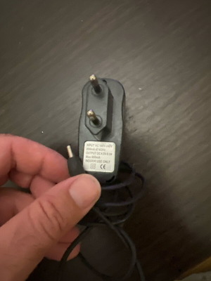 Adjustable AC/DC Power Adapter used, 4.5V - 9.5V
