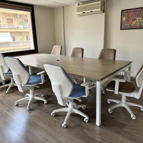 Desks for open space or meeting room like new, various sizes