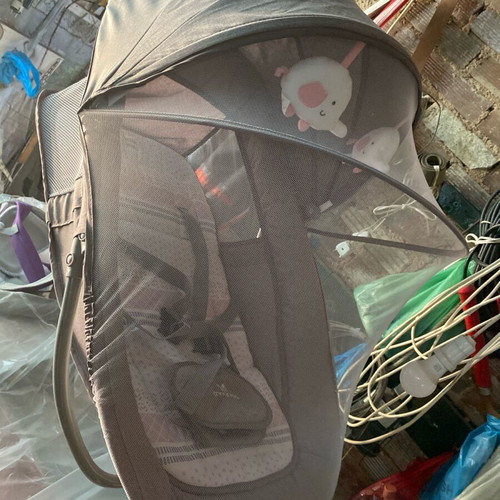 Relax baby electric rocker with melodies and remote control like new