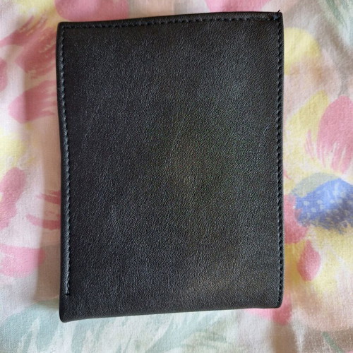 Black wallet like new with multiple compartments