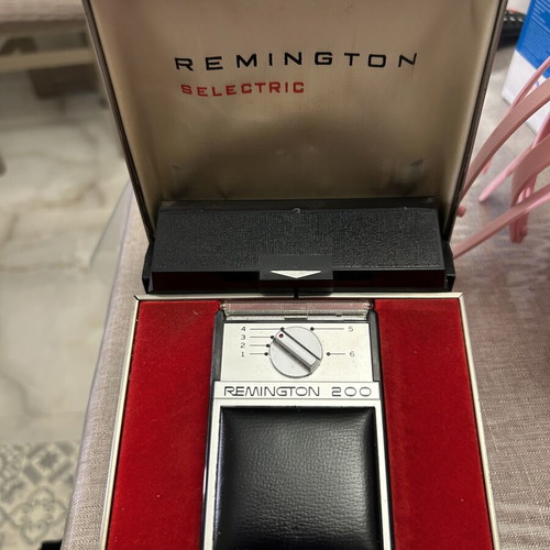 Remington 200 electric shaver used