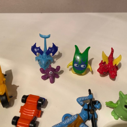 Set of 8 figures miniatures monsters and vehicles new