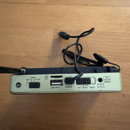 Golon RX-2277BT radio used with FM/AM/SW, MP3 player, USB, torch, solar charging