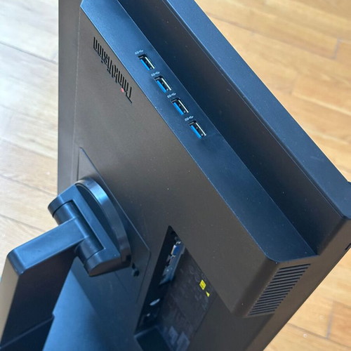 Lenovo ThinkVision T23i-10 23" Full HD monitor used, broken screen for parts