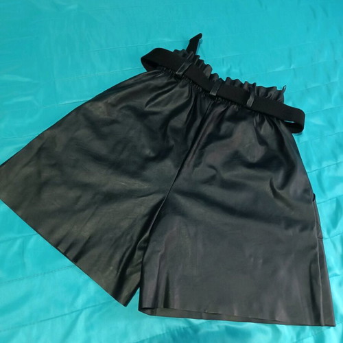 Black Anel shorts new with belt and leather texture, size M