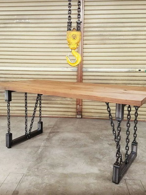 Τραπέζι με αλυσίδες σαν καινούργιο