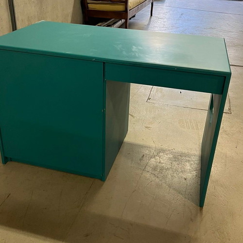 Office furniture used in very good condition