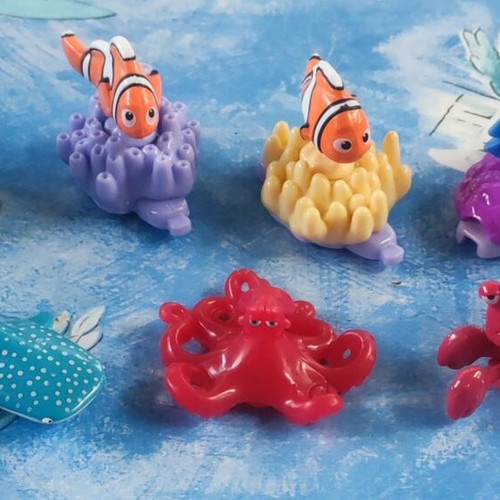 Kinder Finding Dory figures like new, pack of 7
