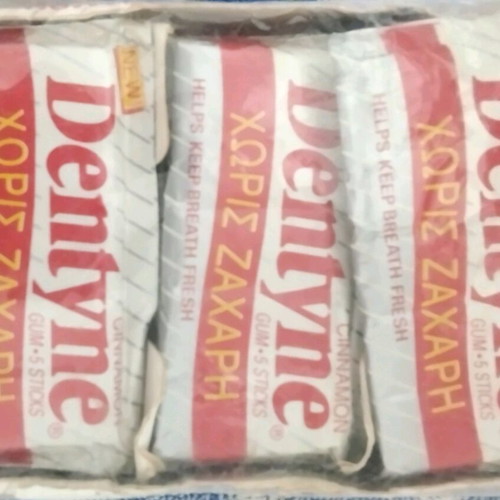Box filled with chewing gum like new, complete with wrapping