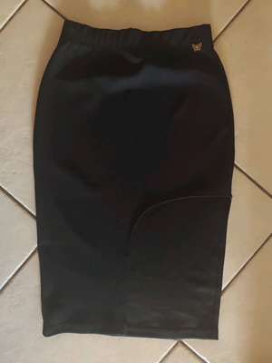 Black Pencil Skirt with Elastic Waist and Decorative Butterfly like new