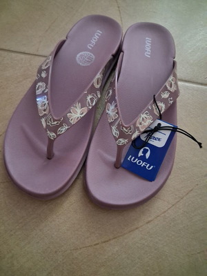 Parex beach flip flops new, size 39, purple
