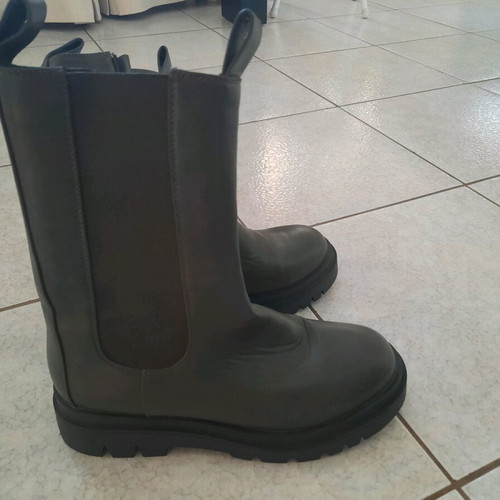 Leather ankle boots size 40 like new