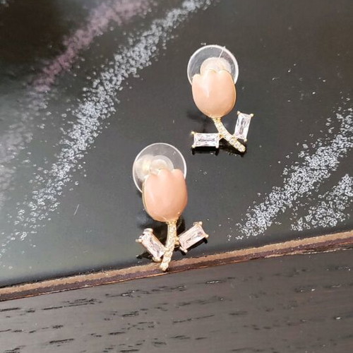 Tulip earrings new with beige zircon