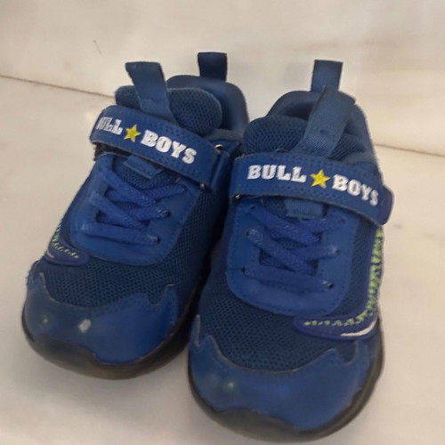 Bull Boys athletic shoes used, blue, size 29