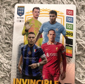 PANINI FIFA 365 Adrenalyn 2025 INVINCIBLE