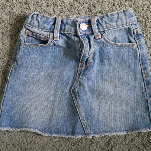Old Navy denim skirt for 3-year-old, like new, adjustable waist