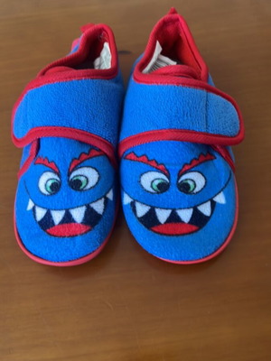 Slippers size 28 used, soft and warm, blue and red