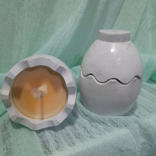 Aromatic soy candle in handmade egg-shaped candlestick new