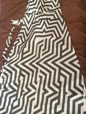 Maxi summer dress new with geometric patterns white and dark green