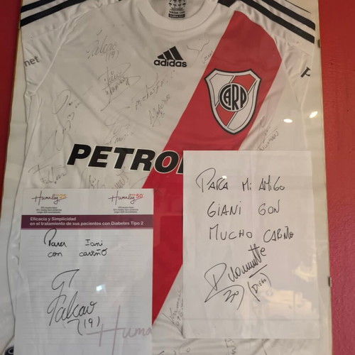 River Plate jersey signed, like new, 2009-10