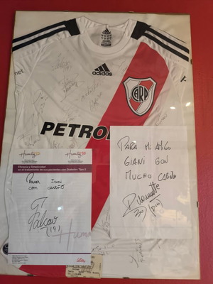 River Plate jersey signed, like new, 2009-10