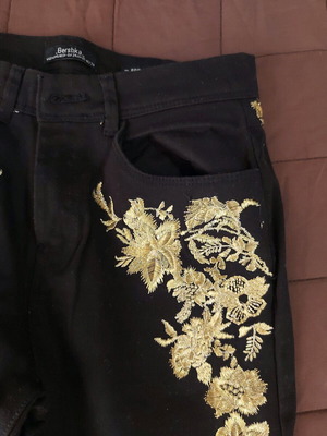 Παντελόνι Bershka μαύρο XS με χρυσό κέντημα like new