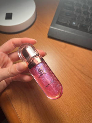 Lip gloss από pola aylr σε απαλό ροζ με ιριδίζουσα χρυσόσκονη καινούργιο