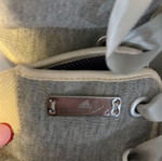 Adidas x Stella McCartney μπαλαρίνες μέχρι τον αστράγαλο με σατέν κορδέλες, άσπρες και γκρι