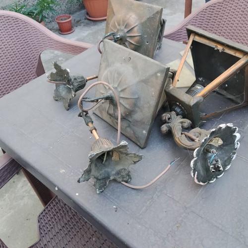 Set of 3 vintage outdoor lanterns with antique design
