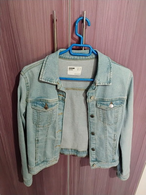 Bershka Light Blue Denim Jacket Size M Like New