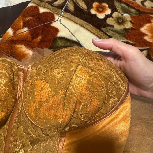 Formal dress like new, gold color, size M-L with tulle and lace