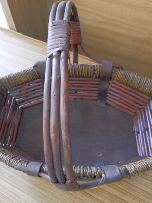 Polygon basket with handle large D-7171BC like new