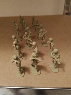 American army figures used, set of 17