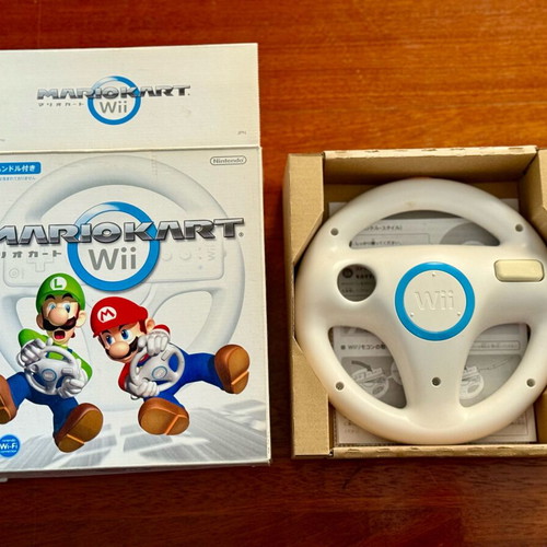 Mario Kart Nintendo Wii Wheel like new, complete in box