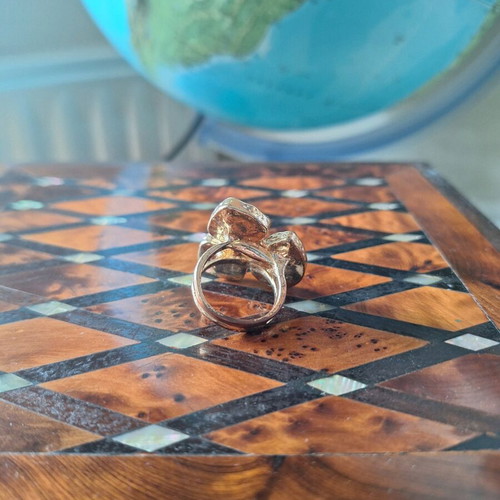 Gold ring with multicolored stones like new