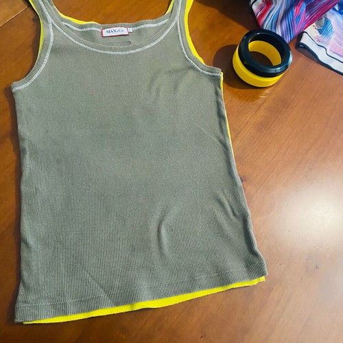 Max&Co ribbed top size S like new, khaki