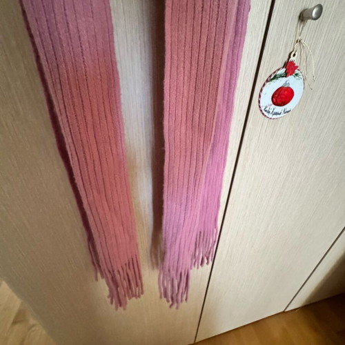 Pink scarf like new, soft, Mad hat
