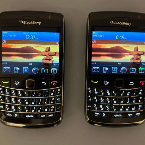 Blackberry Bold 9700 phones used, set of 2 with boxes