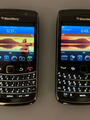 Blackberry Bold 9700 phones used, set of 2 with boxes