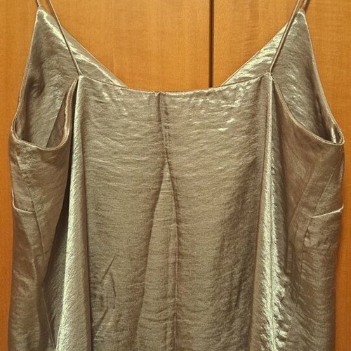 Satin top H&M like new, bronze color, size L